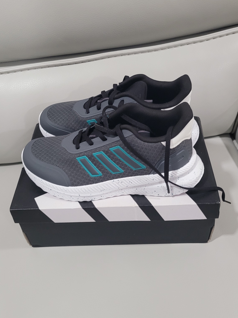 Adidas Boys Shoes US 4 New